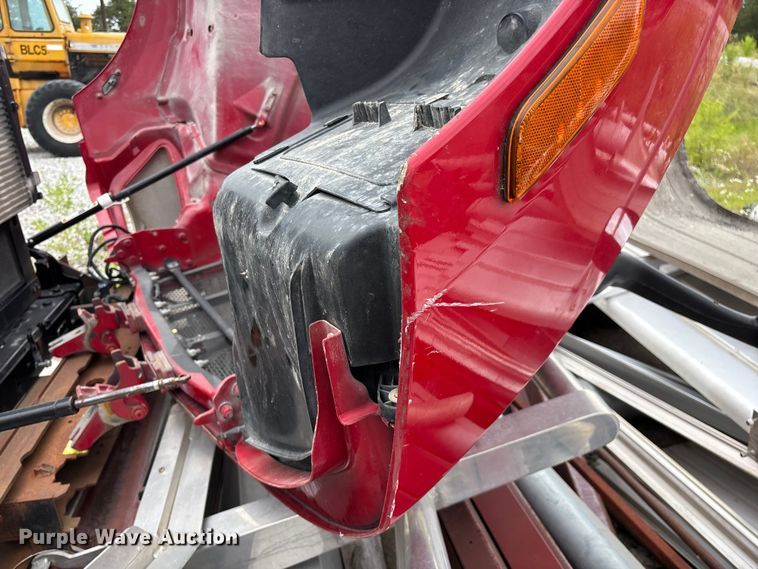 image for item FG0468 2019 Peterbilt truck cab and chassis