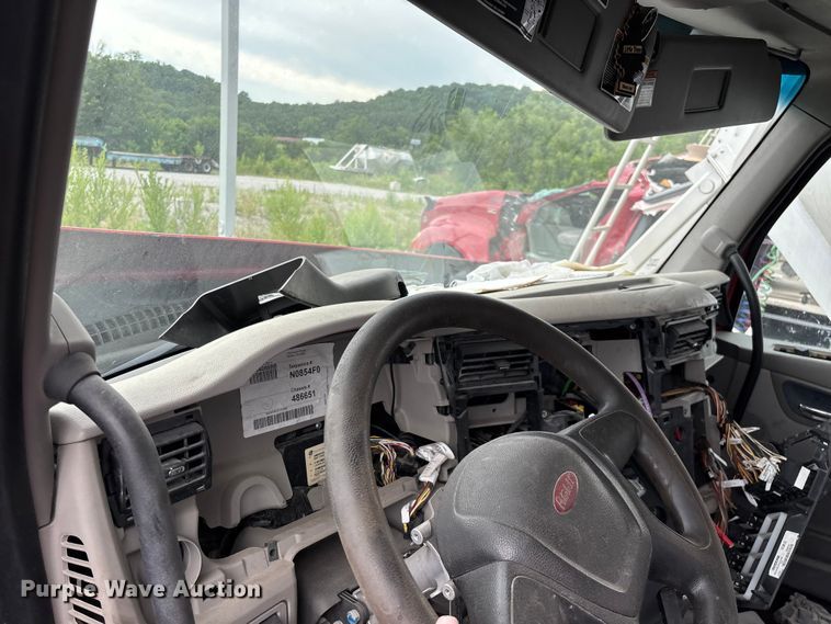 image for item FG0468 2019 Peterbilt truck cab and chassis