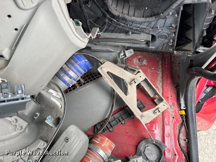 image for item FG0468 2019 Peterbilt truck cab and chassis