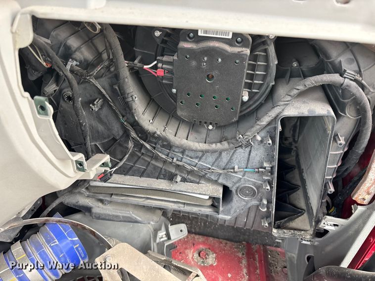 image for item FG0468 2019 Peterbilt truck cab and chassis