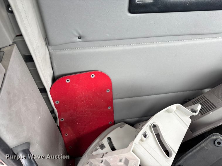 image for item FG0468 2019 Peterbilt truck cab and chassis