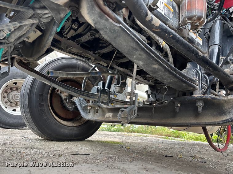 image for item FG0468 2019 Peterbilt truck cab and chassis