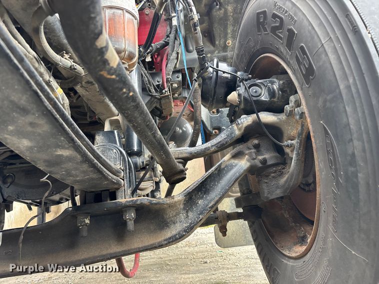 image for item FG0468 2019 Peterbilt truck cab and chassis