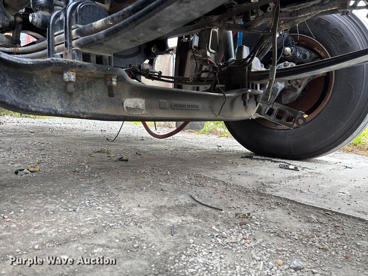 image for item FG0468 2019 Peterbilt truck cab and chassis