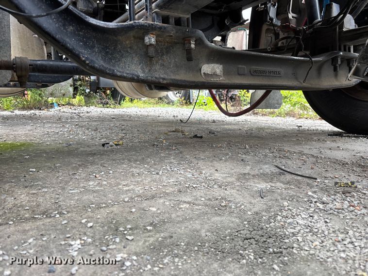 image for item FG0468 2019 Peterbilt truck cab and chassis