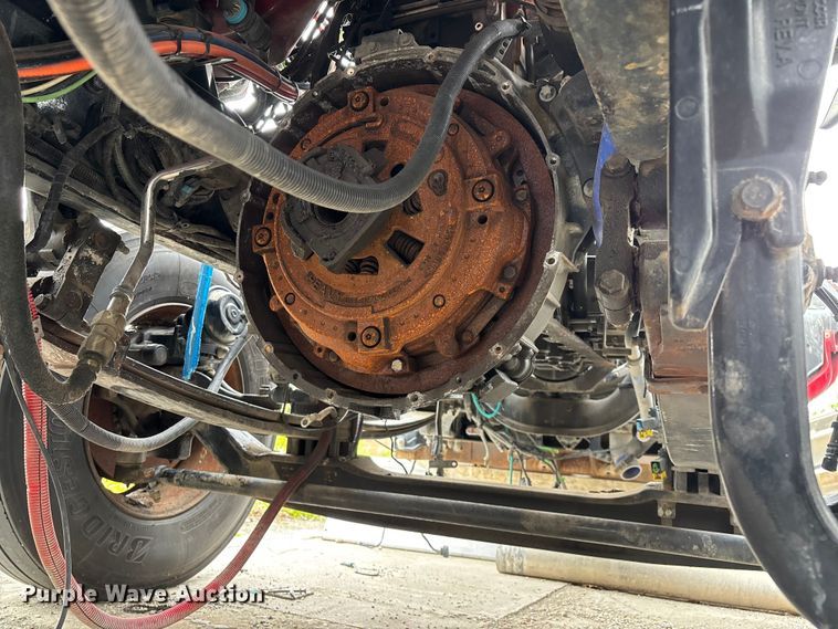 image for item FG0468 2019 Peterbilt truck cab and chassis