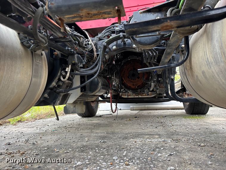 image for item FG0468 2019 Peterbilt truck cab and chassis