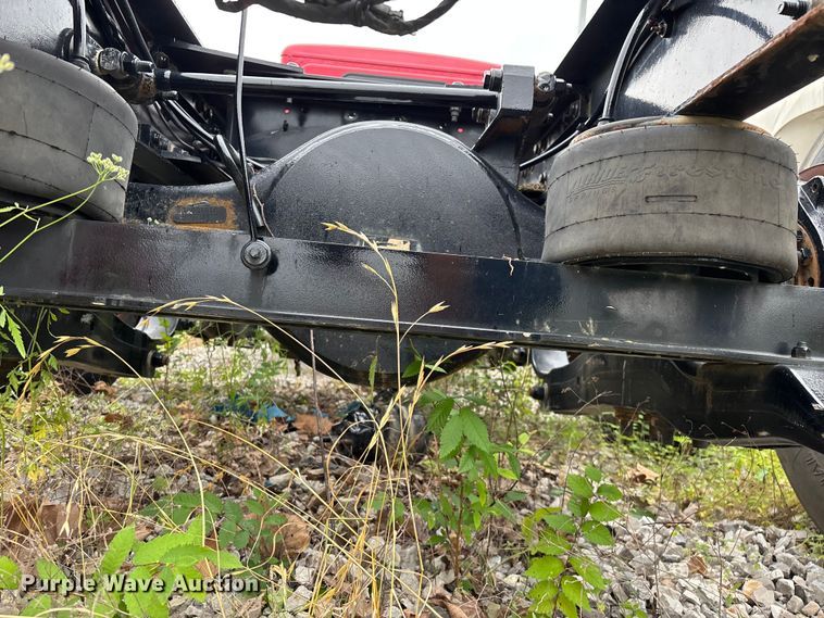 image for item FG0468 2019 Peterbilt truck cab and chassis