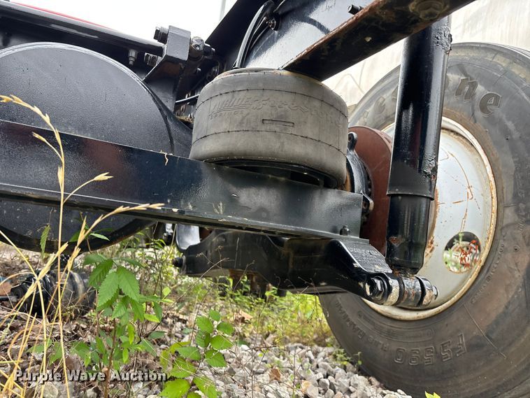 image for item FG0468 2019 Peterbilt truck cab and chassis