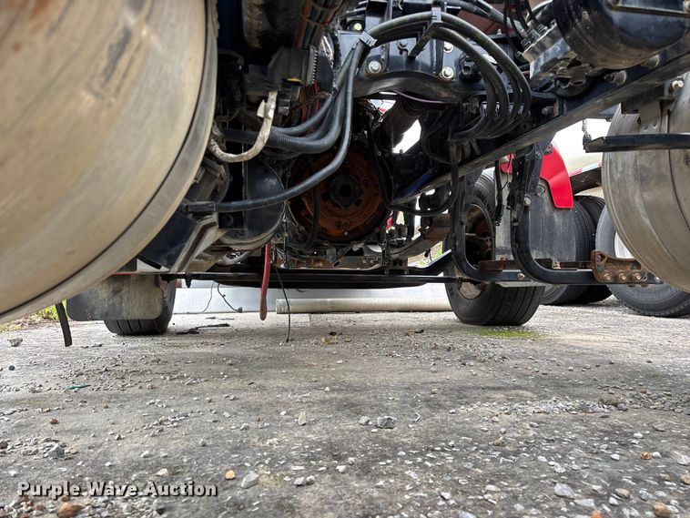 image for item FG0468 2019 Peterbilt truck cab and chassis