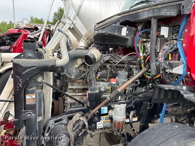 image for item FG0468 2019 Peterbilt truck cab and chassis