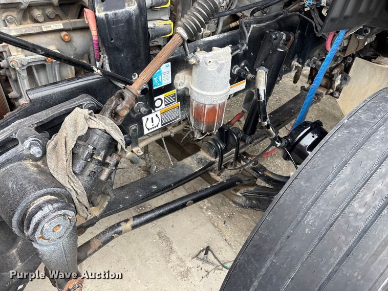 image for item FG0468 2019 Peterbilt truck cab and chassis