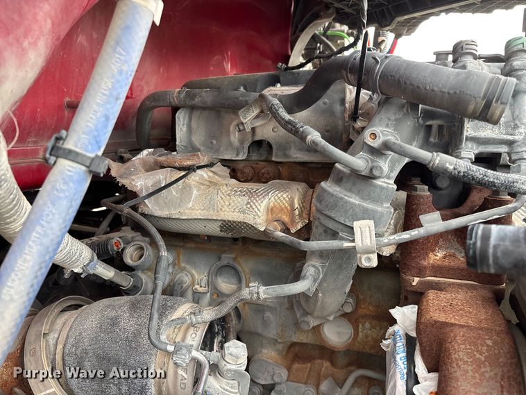 image for item FG0468 2019 Peterbilt truck cab and chassis