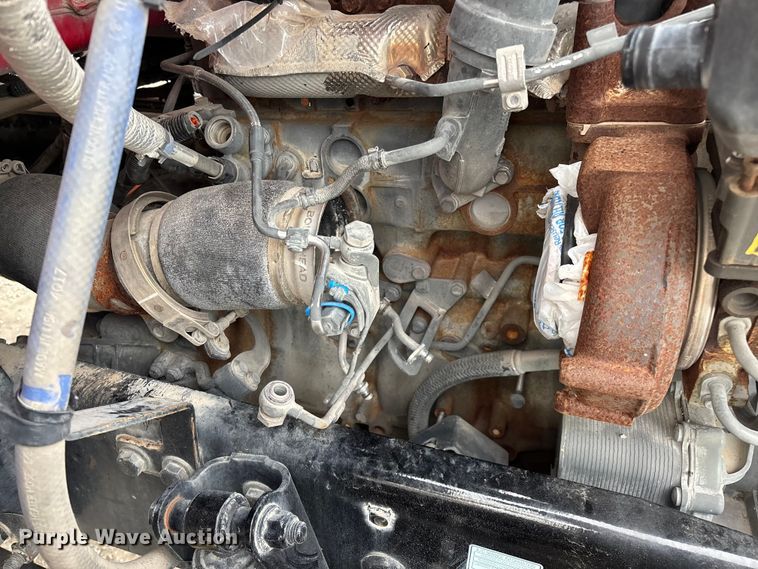 image for item FG0468 2019 Peterbilt truck cab and chassis