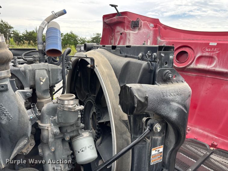 image for item FG0468 2019 Peterbilt truck cab and chassis