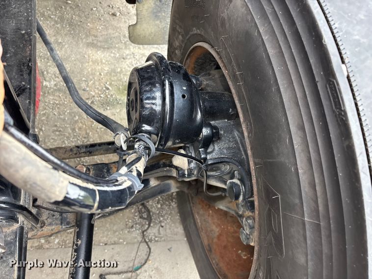 image for item FG0468 2019 Peterbilt truck cab and chassis