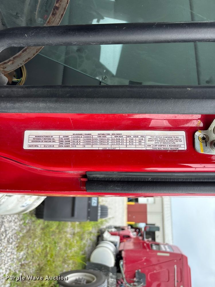 image for item FG0468 2019 Peterbilt truck cab and chassis