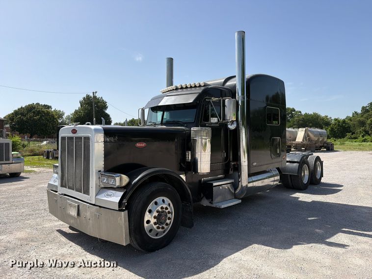 image for item FI0262 2004 Peterbilt 379 semi truck