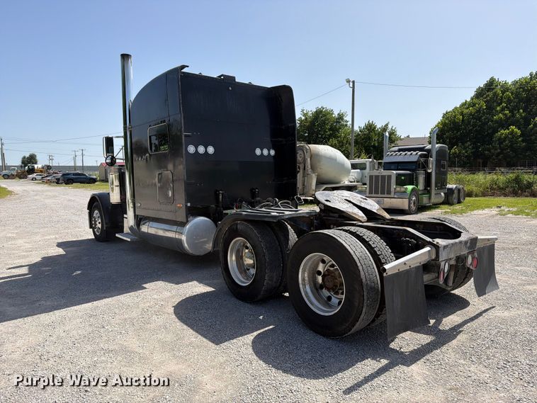 image for item FI0262 2004 Peterbilt 379 semi truck