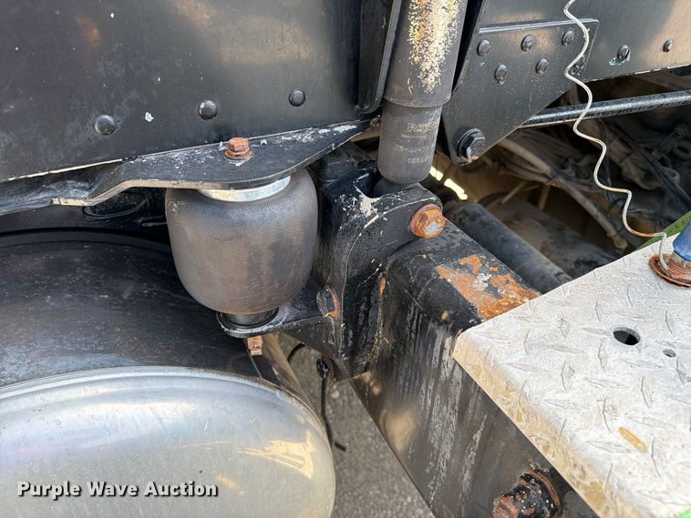 image for item FI0262 2004 Peterbilt 379 semi truck