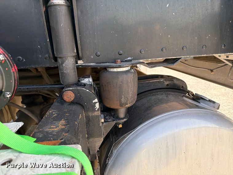 image for item FI0262 2004 Peterbilt 379 semi truck