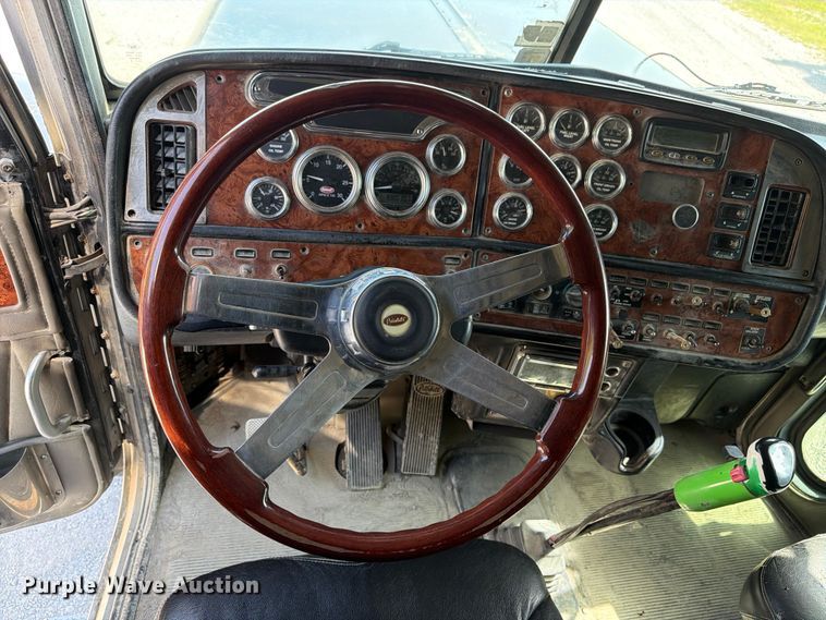 image for item FI0262 2004 Peterbilt 379 semi truck