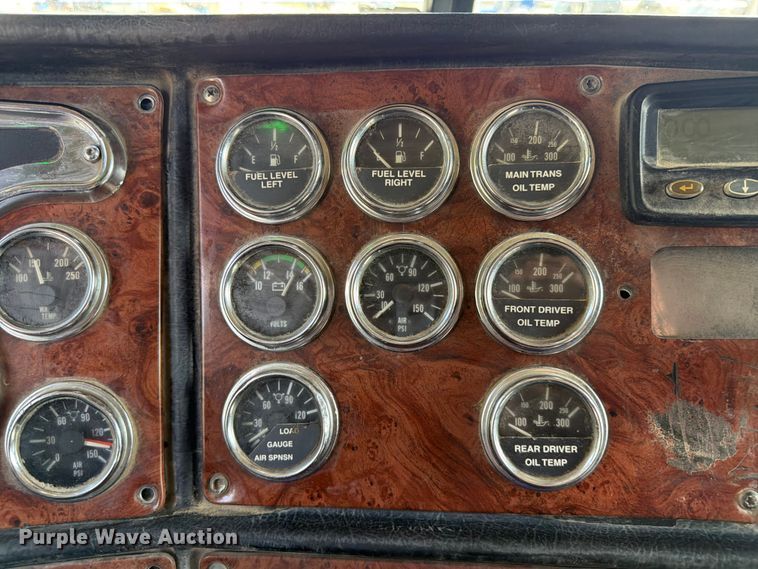 image for item FI0262 2004 Peterbilt 379 semi truck