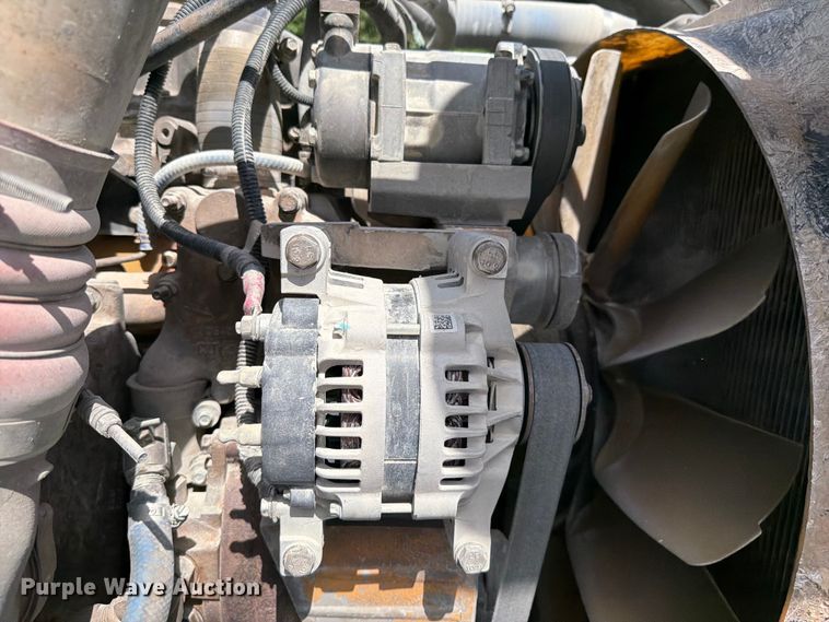 image for item FI0262 2004 Peterbilt 379 semi truck