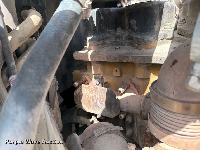 image for item FI0262 2004 Peterbilt 379 semi truck