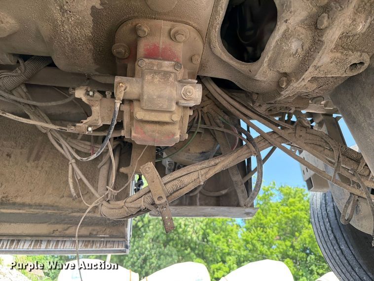 image for item FI0262 2004 Peterbilt 379 semi truck
