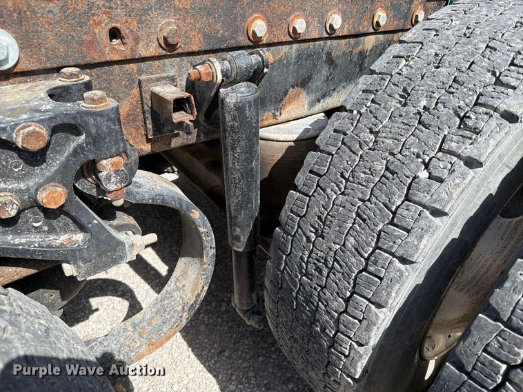 image for item FI0262 2004 Peterbilt 379 semi truck