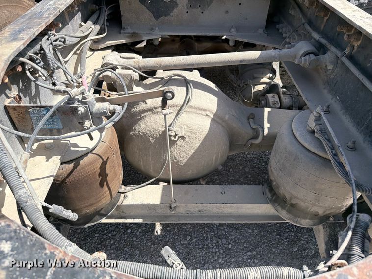 image for item FI0262 2004 Peterbilt 379 semi truck