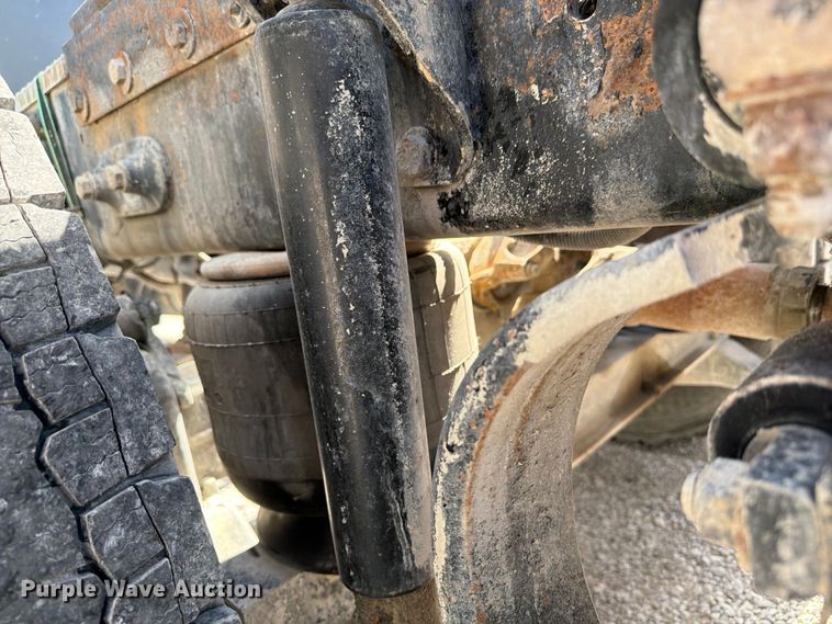 image for item FI0262 2004 Peterbilt 379 semi truck