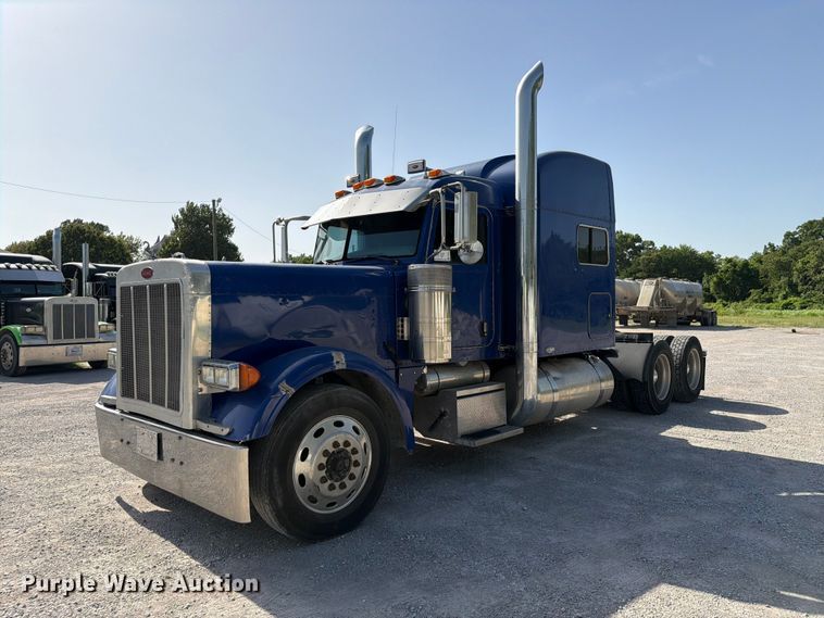image for item FI0264 2007 Peterbilt 379 semi truck