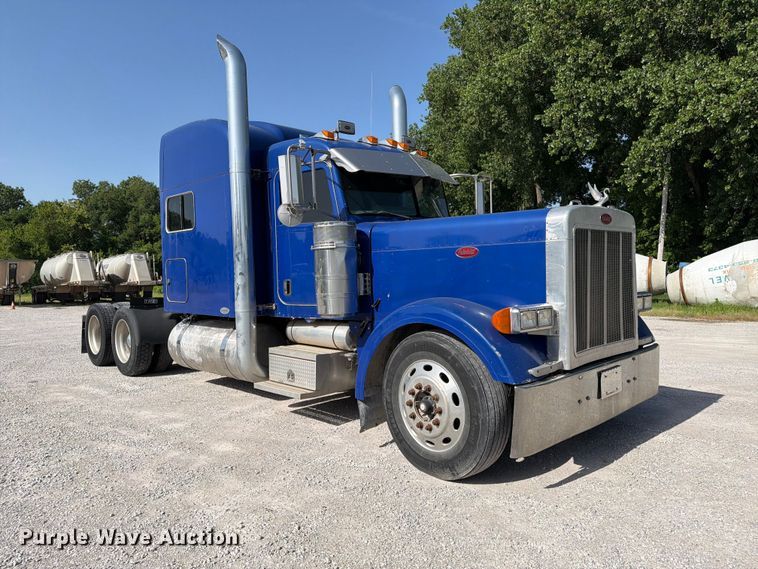 image for item FI0264 2007 Peterbilt 379 semi truck