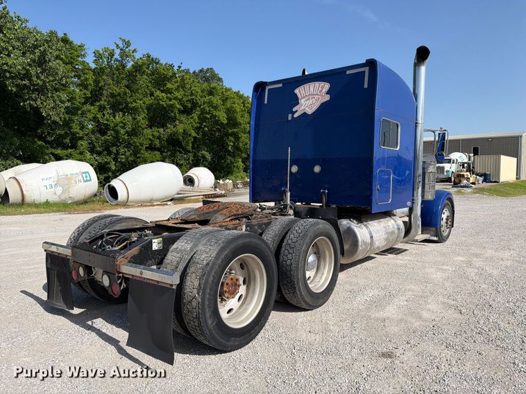 image for item FI0264 2007 Peterbilt 379 semi truck