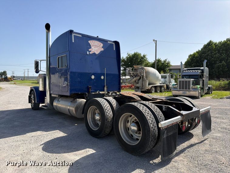 image for item FI0264 2007 Peterbilt 379 semi truck