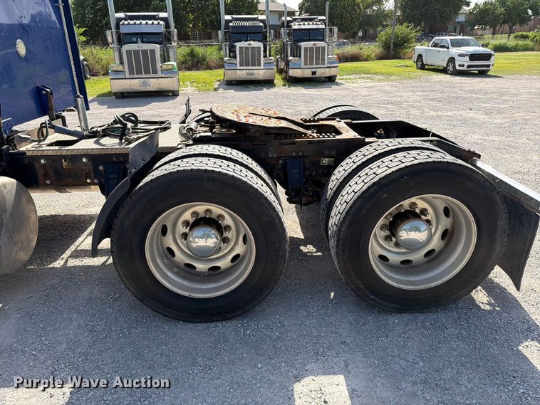 image for item FI0264 2007 Peterbilt 379 semi truck