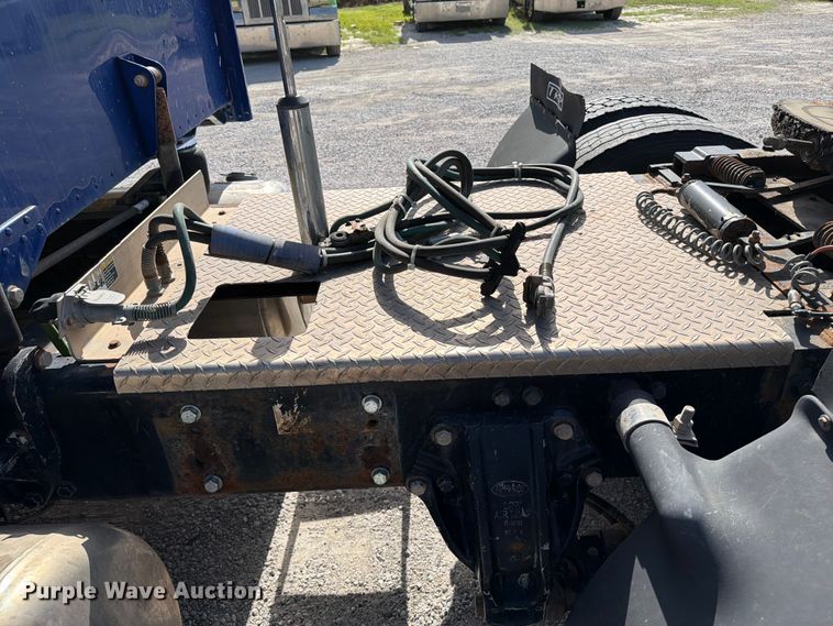 image for item FI0264 2007 Peterbilt 379 semi truck