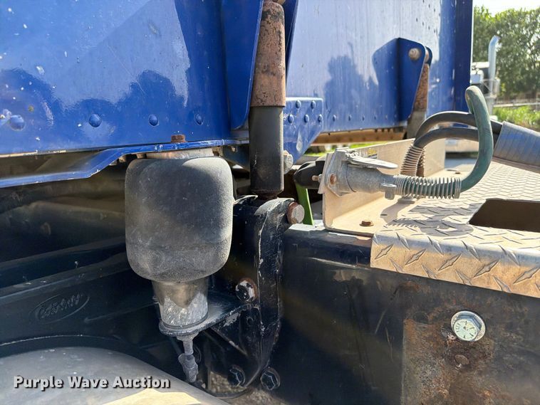 image for item FI0264 2007 Peterbilt 379 semi truck