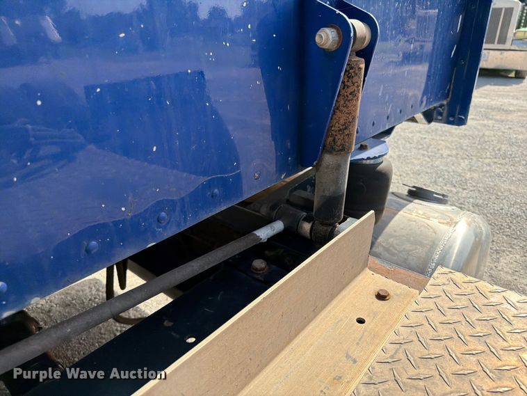 image for item FI0264 2007 Peterbilt 379 semi truck