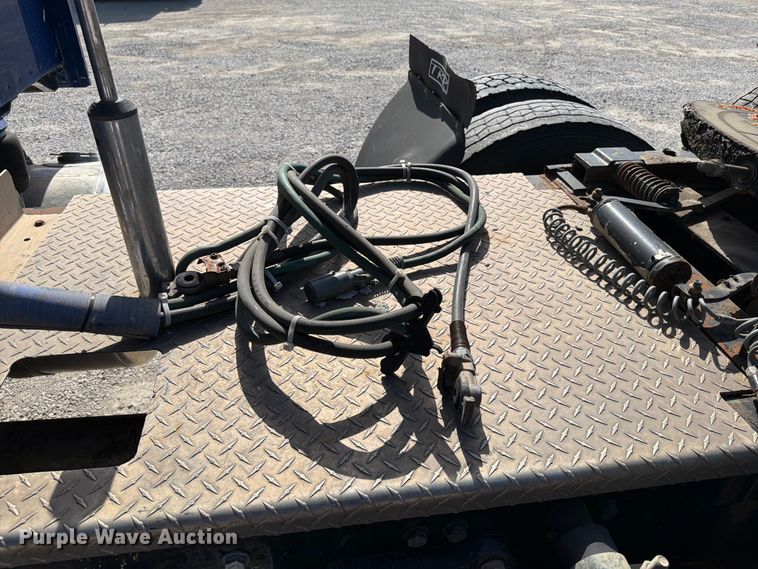 image for item FI0264 2007 Peterbilt 379 semi truck