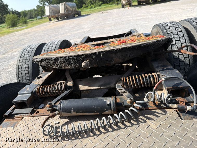 image for item FI0264 2007 Peterbilt 379 semi truck