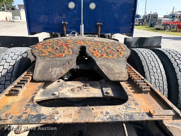 image for item FI0264 2007 Peterbilt 379 semi truck