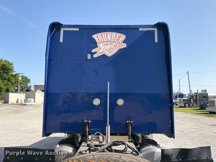 image for item FI0264 2007 Peterbilt 379 semi truck