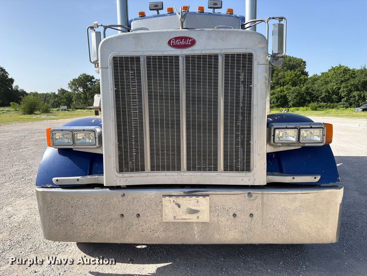 image for item FI0264 2007 Peterbilt 379 semi truck