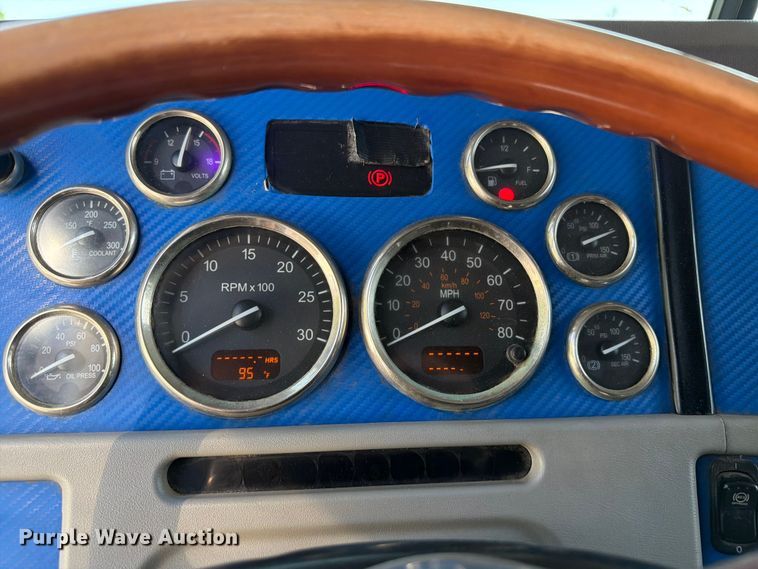 image for item FI0264 2007 Peterbilt 379 semi truck
