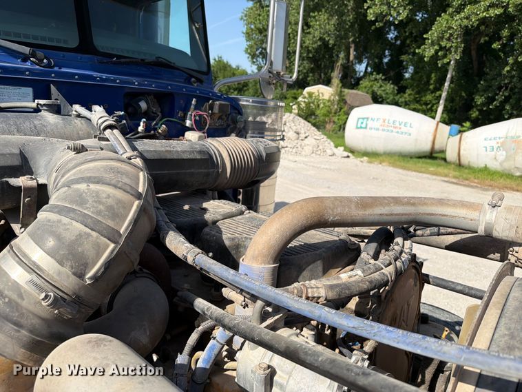image for item FI0264 2007 Peterbilt 379 semi truck