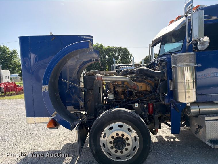 image for item FI0264 2007 Peterbilt 379 semi truck