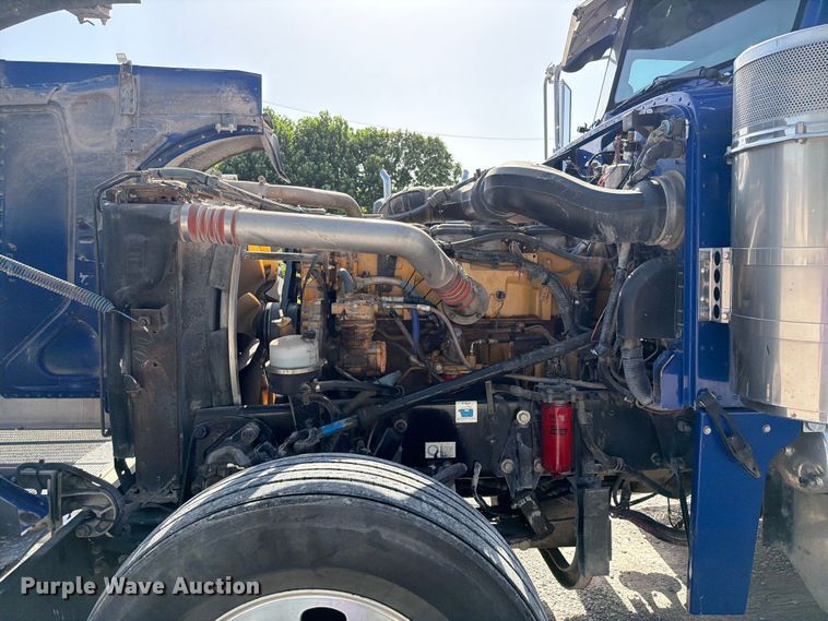 image for item FI0264 2007 Peterbilt 379 semi truck